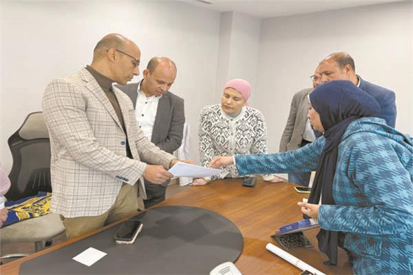 جهاز مدينة القاهرة الجديدة يسلم أول رخصة بناء إلكترونية