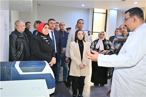 محافظ البحيرة تتفقد المجموعة الإستثمارية لتصنيع البذور (الصفا للزيوت) بأبو المطامير