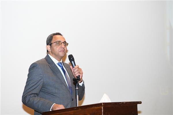 محافظ قنا 