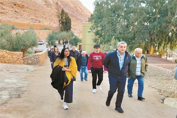 وفد الجمعية البرلمانية الأرثوذكسية خلال زيارته دير سانت كاترين 