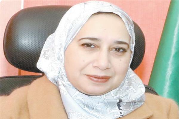 لبنى عبد العزيز