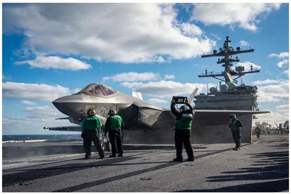 حاملة الطائرات F-35 الأمريكية