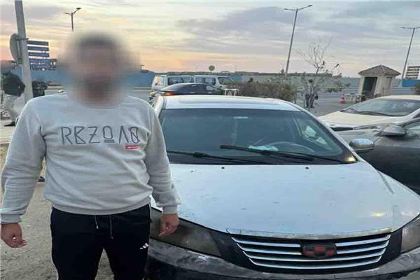 تعدى قائد سيارة على أحد رجال المرور 