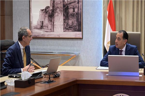رئيس الوزراء يُتابع مع وزير الاتصالات وتكنولوجيا المعلومات أهم ملفات العمل 