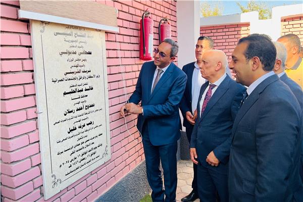 محافظ قنا يفتتح عددًا من المشروعات القومية