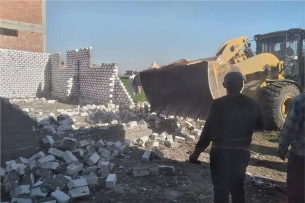 جانب من ازالة التعديات على أملاك الدولة والأراضى الزراعية