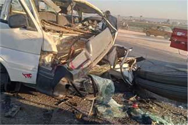 حادث تصادم سيارة ميكروباص بعربة كارو