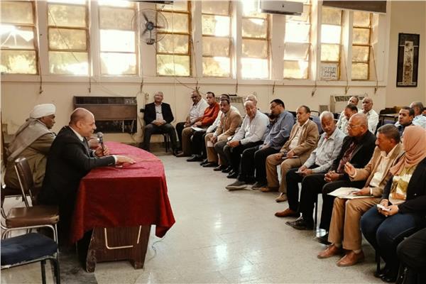 اجتماع مديري عموم الإدارات التعليمية بقنا