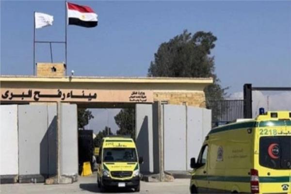 صورة موضوعية سيارات إسعاف معبر رفح