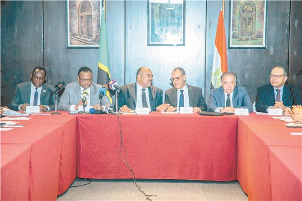 د. بدر عبدالعاطى خلال جلسة المباحثات