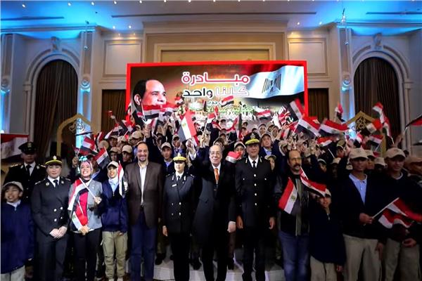 الفنانون خلال المشاركة في احتفالية عيد الأم