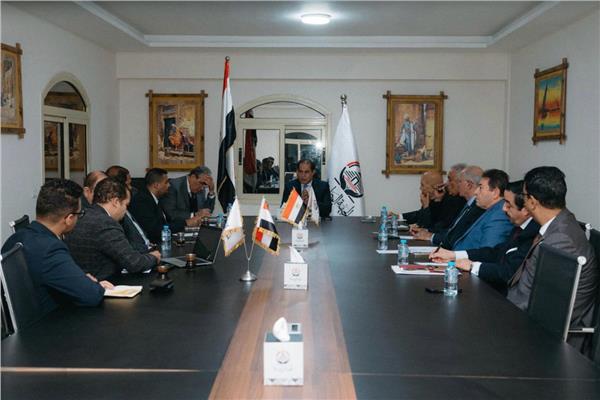 أمانة الشؤون البرلمانية لحزب الجبهة الوطنية يناقش قانون الانتخابات وتقسيم الدوائر‎