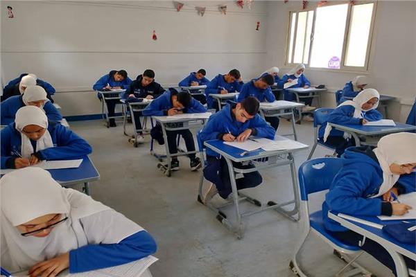 طلاب الدبلومات الفنية