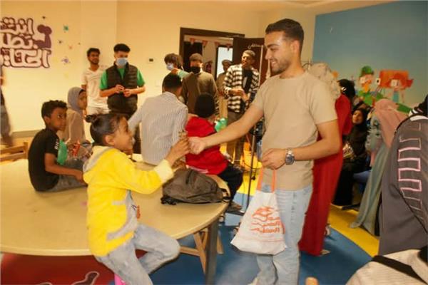 جامعة طيبة التكنولوجية تنظم زيارة لمستشفى شفاء الأورمان لدعم الأطفال المرضى