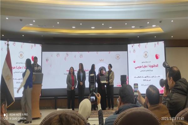 من حفل تكريم الأمهات المثاليات 