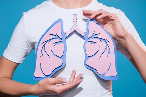 طرق طبيعية وفعالة لتنظيف الرئتين