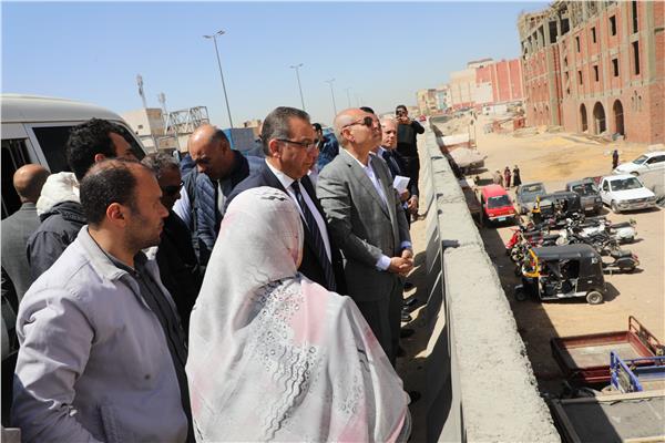 محافظ القاهرة ونائب وزير النقل يتفقدان أعمال تحسين الرؤية البصرية بالطريق الدائرى