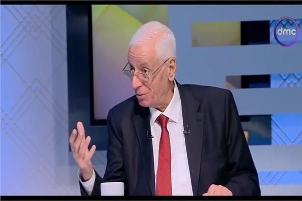 الدكتور حسام موافي، أستاذ الحالات الحرجة بالقصر العيني