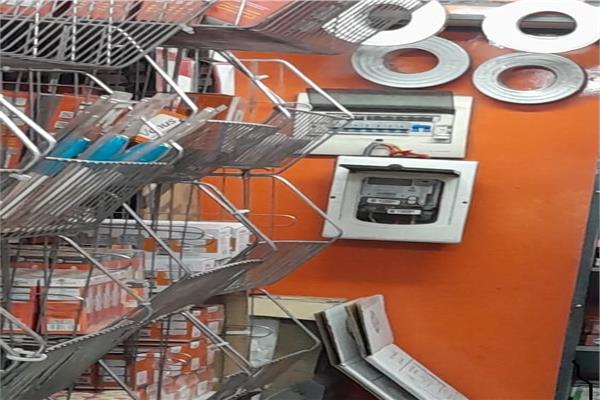 عداد الكهرباء داخل سيارة لبيع اللمبات