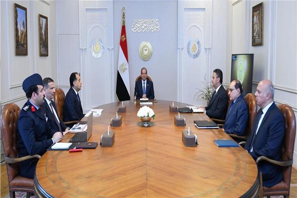 اجتماع الرئيس السيسي مع رئيس الوزراء وعدد من الوزراء