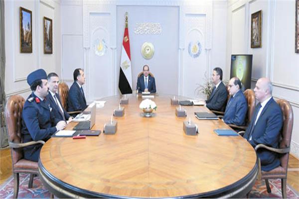 الرئيس عبد الفتاح السيسى خلال اجتماعه مع رئيس الوزراء ووزيرى التموين والزراعة