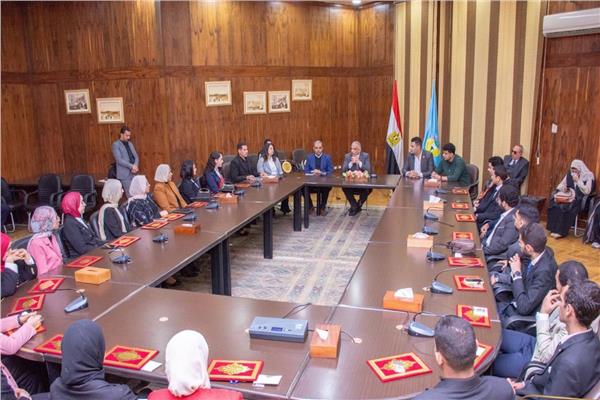 أثناء تكريم الطلاب المثاليين