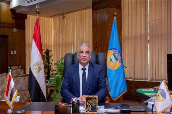 الدكتور محمد حسين محمود رئيس جامعة طنطا
