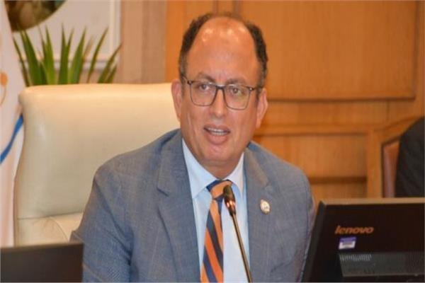  الدكتور السيد قنديل رئيس الجامعة