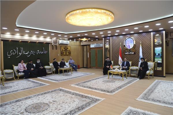 رئيس جامعة جنوب الوادي