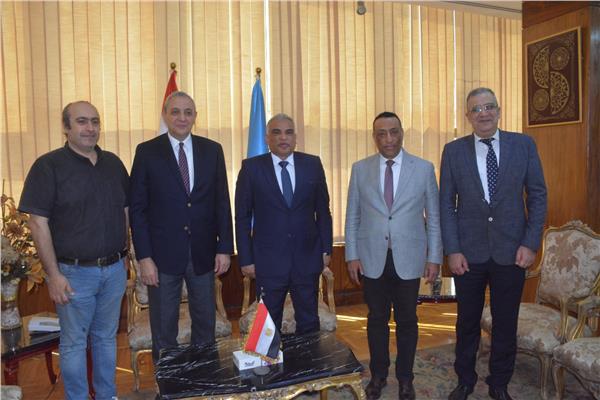 محافظ الغربية يزور جامعة طنطا لتهنئة حسين برئاستها