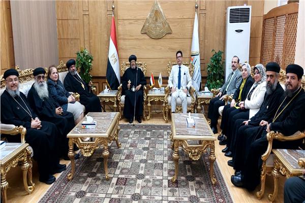 رئيس جامعة بنها يستقبل الأنبا مرقص مطران شبرا الخيمة  للتهنئة بعيد الفطر