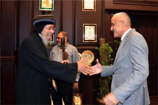 محافظ الأقصر يستقبل الأنبا يواقيم أسقف عام إسنا