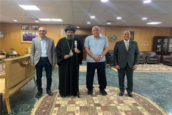 محافظ الوادي الجديد يستقبل أسقف الوادي الجديد والواحات