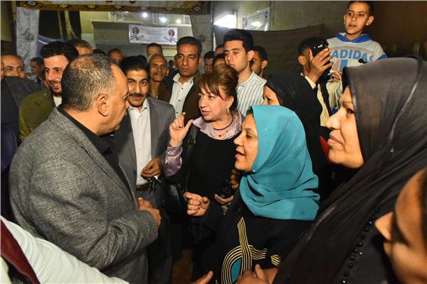 محافظ أسيوط يشهد الإفطار الجماعي لقرية ريفا ويستمع إلى احتياجات الأهالي