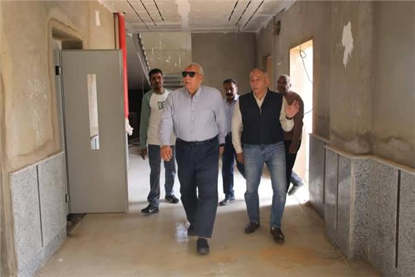 محافظ الوادي الجديد يتابع أعمال تشطيبات مركز التأهيل بالداخلة‎