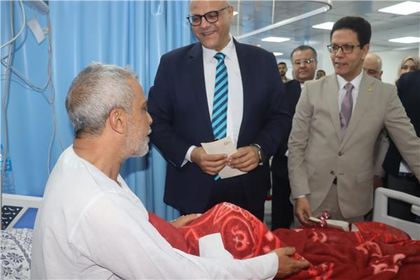 المهندس ايمن عطيه محافظ القليوبية خلال الجولة 