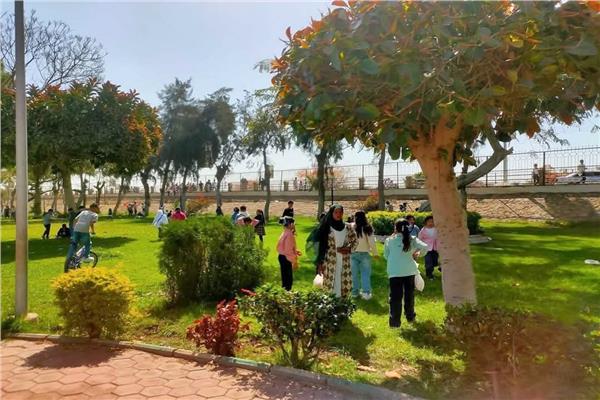 إقبال على زيارة حدائق الرى بالقناطر الخيرية