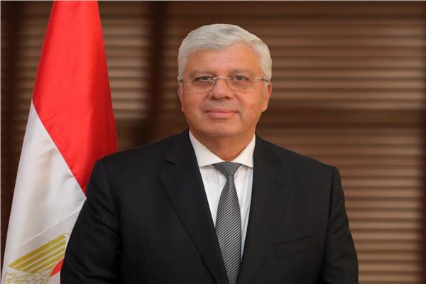 الدكتور أيمن عاشور