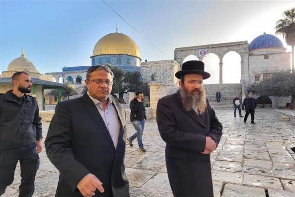 إيتمار بن غفير داخل ساحة المسجد الأقصى 