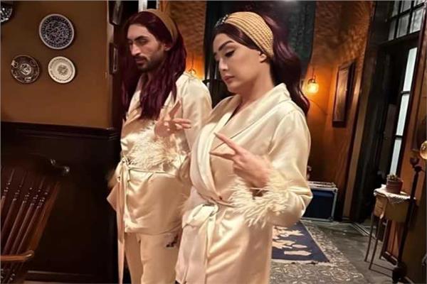غادة عبدالرازق و الدوبلير في مسلسل «شباب امرأة»