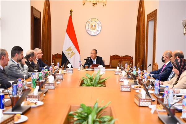 وزير الخارجية والهجرة يجتمع مع مجلس إدارة هيئة تمويل مباني وزارة الخارجية في الخارج   