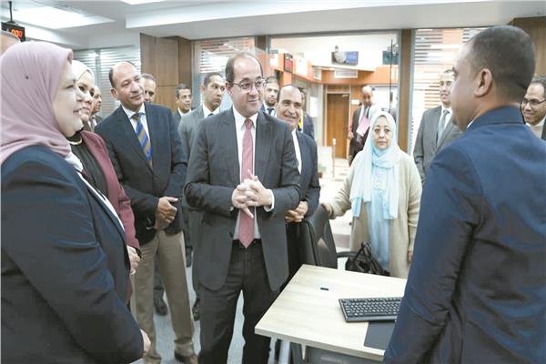 وزير المالية خلال حواره مع رؤساء جمعيات المستثمرين