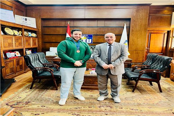 الدكتور عربى السيد كشك يستقبل صادق هانى وهو سفير لأكاديمية هواوى بالجامعة