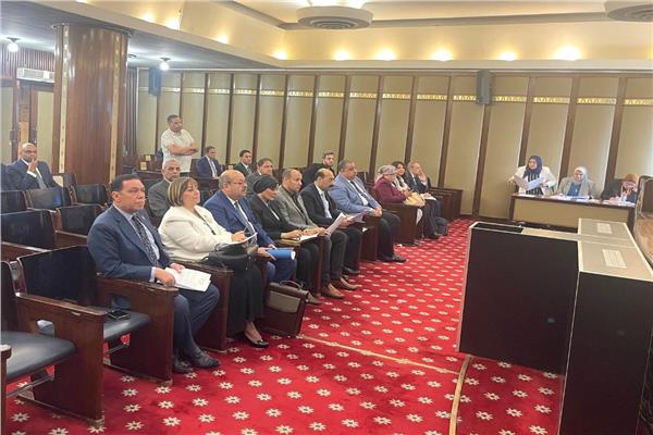 وزير الدولة للإنتاج الحربي يستعرض الحساب الختامي للشركات