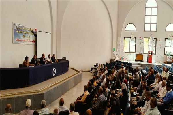 استهداف 400 مدير مدرسة للتعريف بالبكالوريا في قنا