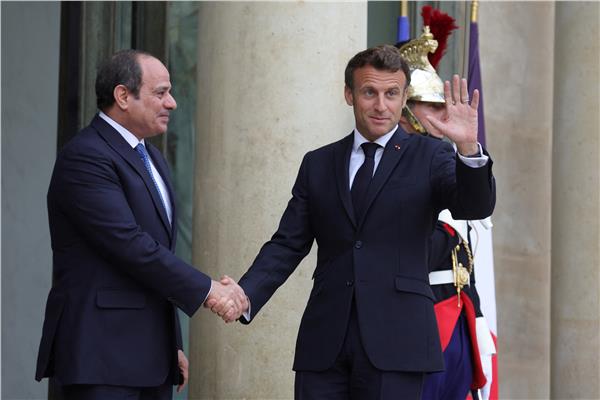السيد الرئيس عبد الفتاح السيسي والرئيس إيمانويل ماكرون
