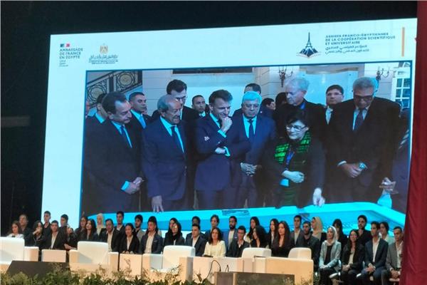 الرئيس الفرنسي خلال زيارته لجامعة القاهرة