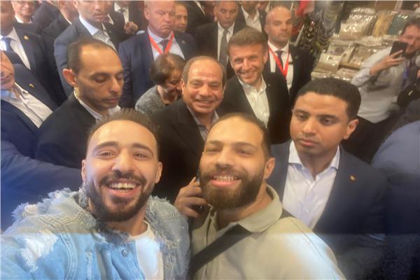 صاحب سيلفي الرئيسان السيسي وماكرون