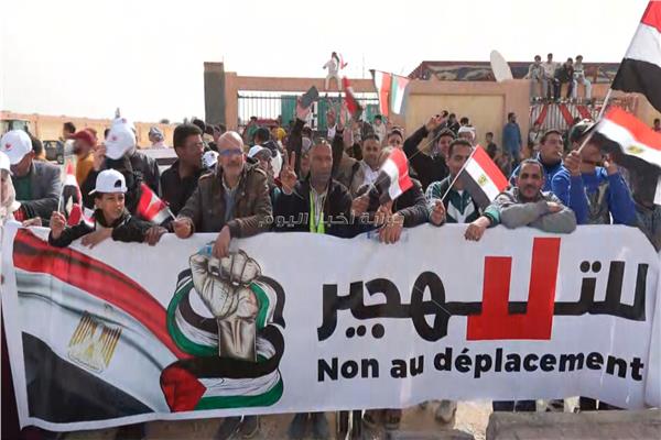 من أمام مطار العريش