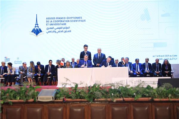 الدكتور عبد العزيز قنصوة رئيس جامعة الإسكندرية